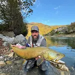 מלון Krka River